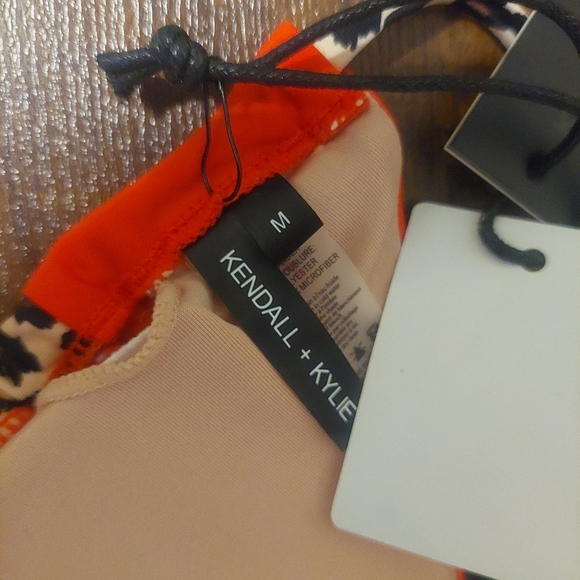 Kendall & Kylie Triangle Color Block Bikini Top Red Cheetah NWT Size Med… - Picture 5 of 6